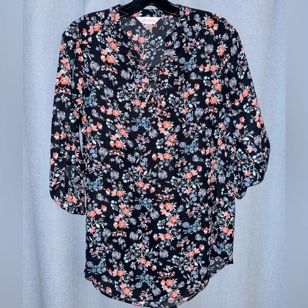 Decree Women’s Medium Floral Tie Blouses